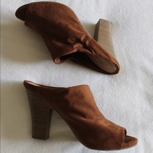 AMERICAN EAGLE SANDALS